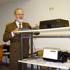 Herr Klöck zeigt Dias aus China (2.3.2004) Herr Klöck zeigt Dias aus China (2.3.2004)