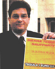 Banasch mit Werbeplakat Banasch mit Werbeplakat